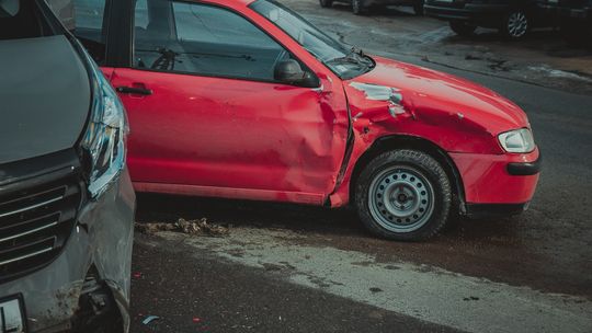 KROSNO: Stracił panowanie nad pojazdem. Uderzył w Renault