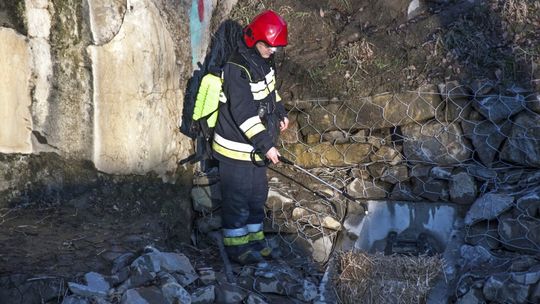 Krosno: Strażacy zneutralizowali oleistą substancję na Lubatówce