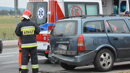 Krosno: Trzy osoby trafiło do szpitala po zderzeniu samochodów