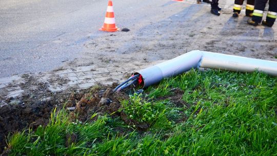 KROSNO: Uderzył TIR-em w latarnię i odjechał