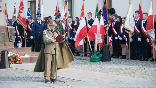 KROSNO: Uroczystość pod pomnikiem Marszałka Józefa Piłsudskiego