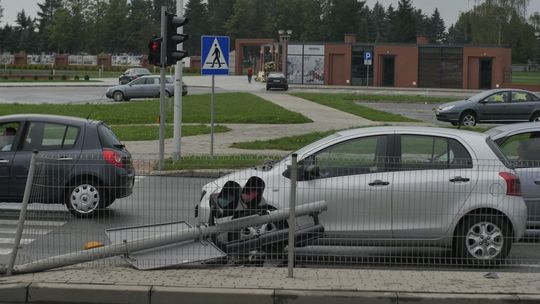 KROSNO: Uszkodzony sygnalizator, rozbite samochody przy BP