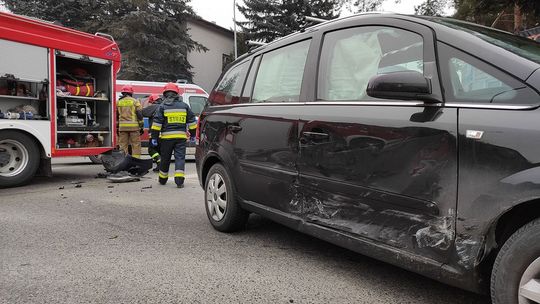 ? Krosno. Wjechał na czerwonym na skrzyżowanie. Doprowadził do kolizji