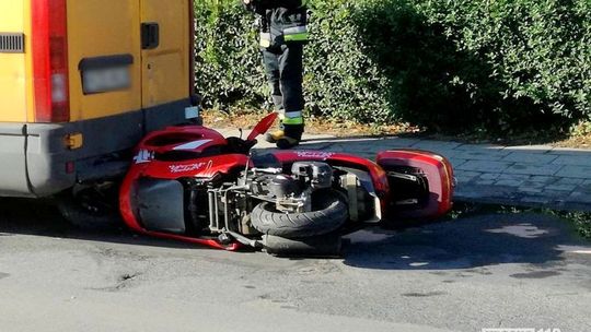 KROSNO: Wjechał skuterem w dostawczego busa