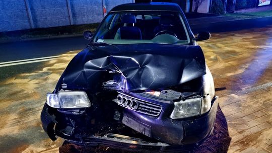 ? Krosno: Wjechała audi w słup oświetleniowy