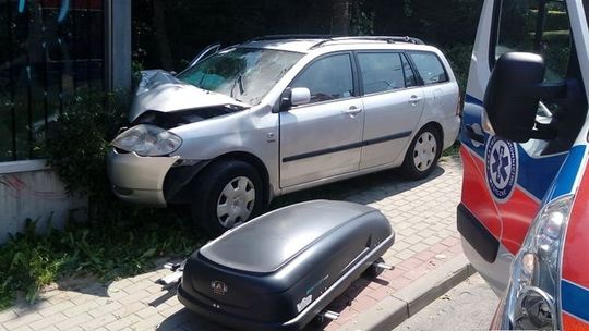 KROSNO: Wjechali w ścianę dźwiękoszczelną na ul. Konopnickiej