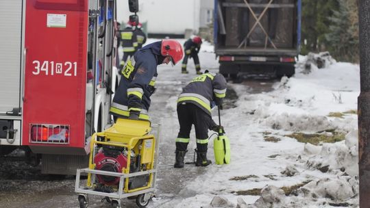 KROSNO: Z ciężarówki wylał się olej napędowy