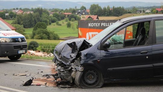 KROSNO: Zderzenie BMW i Renault na ul. Bieszczadzkiej