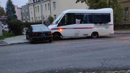 Krosno: Zderzenie busa z osobówką. Nie udzielenie pierwszeństwa przejazdu