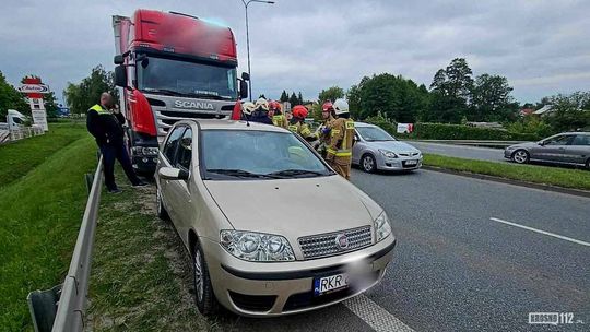Krosno. Zderzenie ciężarówki i osobówki na Al. Jana Pawła II