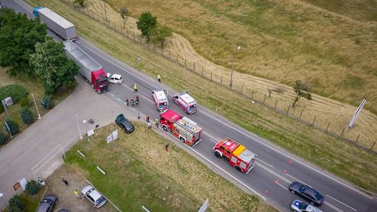 KROSNO: Zderzenie dwóch ciężarówek i dwóch osobówek na ulicy Podkarpackiej