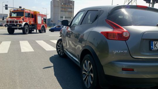 KROSNO: Zderzenie dwóch Nissanów na skrzyżowaniu ulic Podkarpackiej i Tysiąclecia