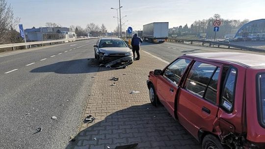 KROSNO: Zderzenie dwóch osobówek na Al. Jana Pawła II