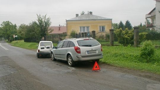 KROSNO: Zderzenie "Malucha" i Renault