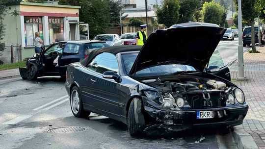 Krosno. Zderzenie Mercedesa i Renault na Żółkiewskiego