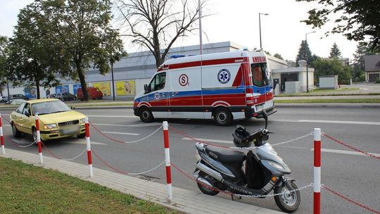 KROSNO: Zderzenie motoroweru z osobówką na ul. Lwowskiej