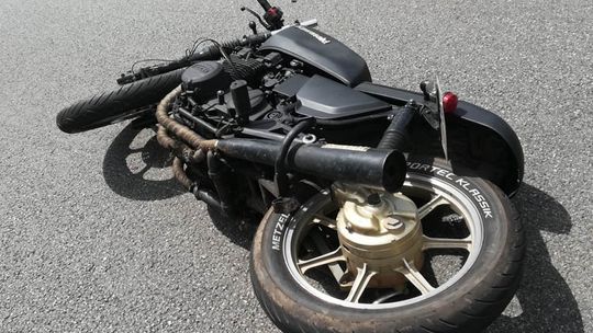 KROSNO: Zderzenie osobówki z motocyklem na ulicy Podkarpackiej