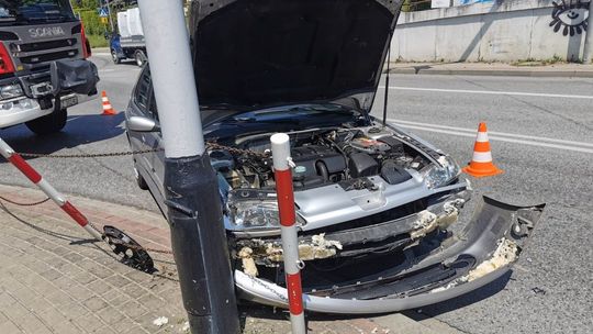 Krosno. Zderzenie osobówki ze śmieciarką