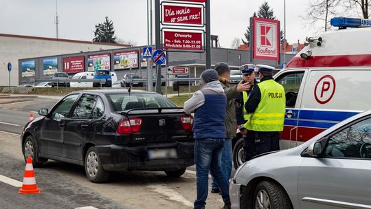 KROSNO: Zderzenie przed przejściem dla pieszych