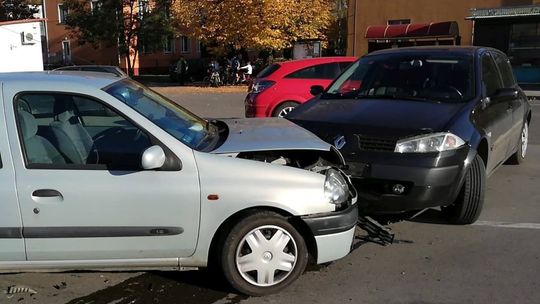KROSNO: Zderzenie Renault Megane i Renault Clio