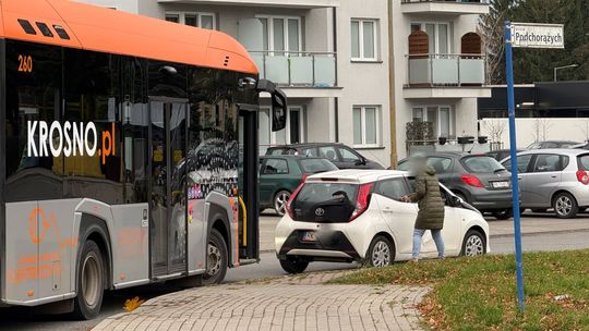 Krosno. Zderzenie samochodu z autobusem MKS