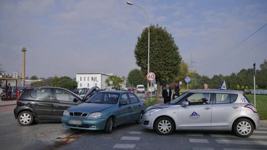 KROSNO: Zderzenie trzech samochodów na ul. Tysiąclecia