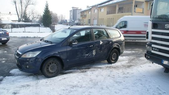 KROSNO: Zmieniał pas ruchu, nie zauważył Forda