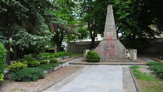 Krzysztof Babinetz: Pomnik Armii Czerwonej w sąsiedztwie kościoła i sądu to upokorzenie Krosna