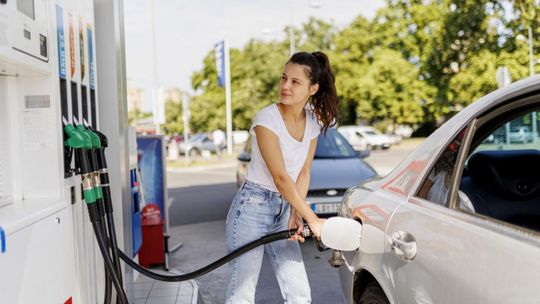 Kupuj paliwo, póki tanie. Po wyborach ma być drożej