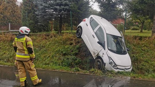 ? Ladzin. Samochód wypadł z drogi