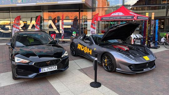 Lamborghini, Ferrari i McLaren na krośnieńskim Rynku. Akcja wspiera zakup karetek
