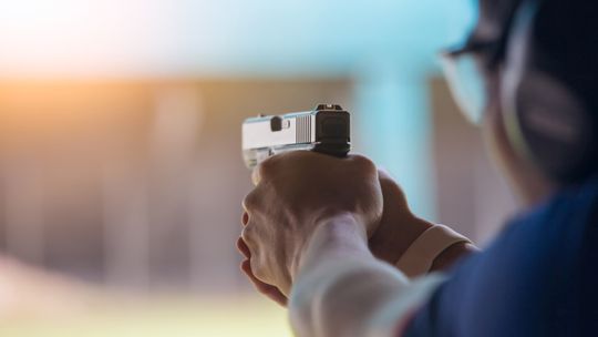 Łatwiejszy dostęp do broni? Posłowie idą na rękę amatorom strzelania