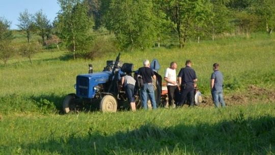 ŁĘKI DUKIELSKIE: Ciągnik przejechał 34-latka