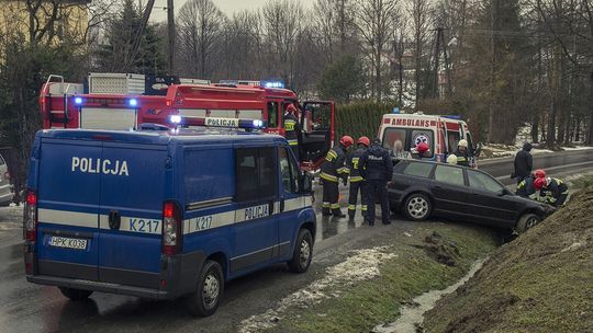 ŁĘKI DUKIELSKIE: Stracił panowanie nad Audi i wjechał do rowu