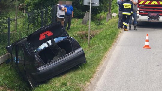 Łęki Strzyżowskie. Zderzenie dwóch samochodów