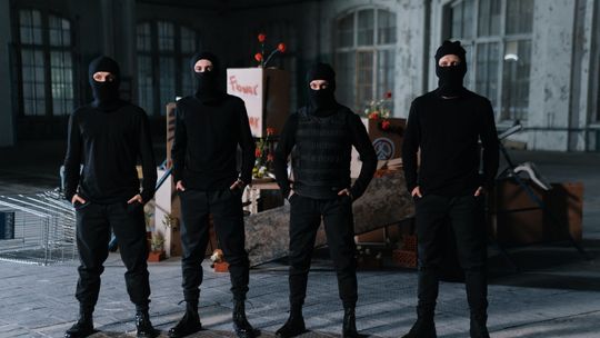 Ostrzelali samochód i zaatakowali nożem kierowcę. Policjanci zatrzymali sprawców brutalnej napaści