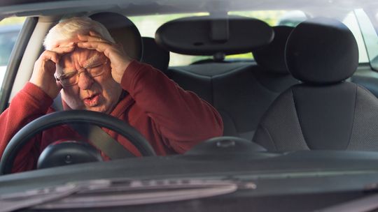 ? Łężany. 95-letni kierowca spowodował kolizję z ciężarówką