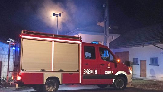 Łężany. Strażacy gasili pożar sadzy w jednym z domów