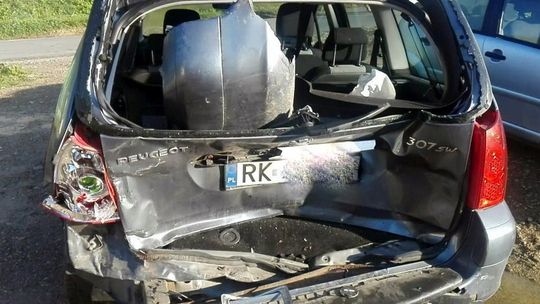 ŁĘŻANY: Zderzenie Jeep'a i Peugeota