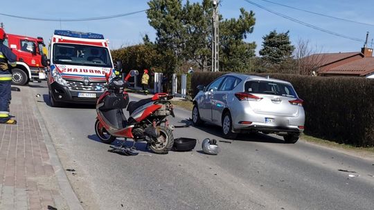 ŁĘŻANY: Zderzenie osobówki z motorowerzystą