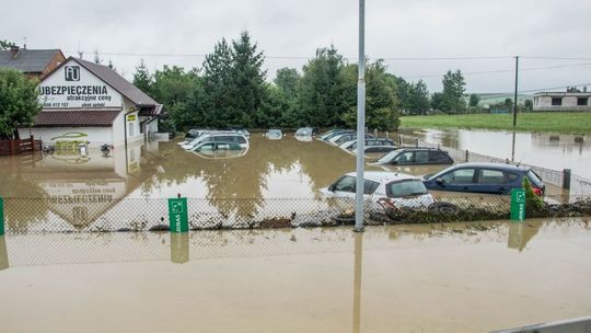 Liczone są straty po środowych podtopieniach. 400 strażaków brało udział w akcjach ratowniczych