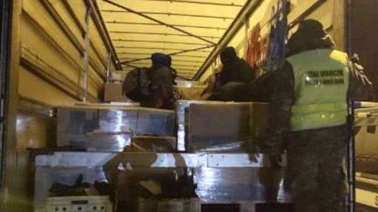 Lipowica/DK19. Imigranci w naczepie ciężarówki, tranzytem przez Polskę