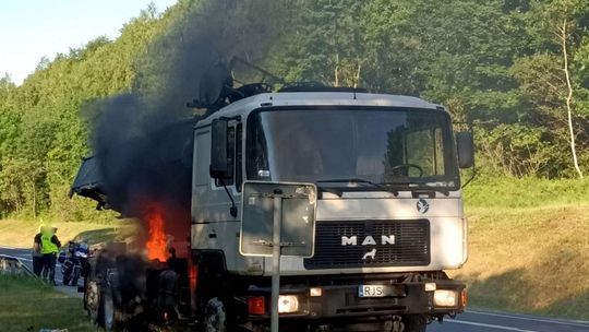 ? Lipowica. Pożar ciężarówki na DK19