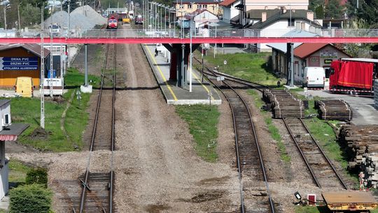 Trwają intensywne prace modernizacyjne linii kolejowej nr 108 [ZDJĘCIA]