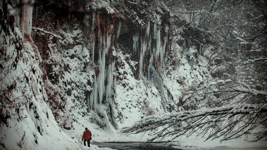 Lodospady jeszcze dobrze się nie uformowały, a Rudawka Rymanowska przeżywa "oblężenie"