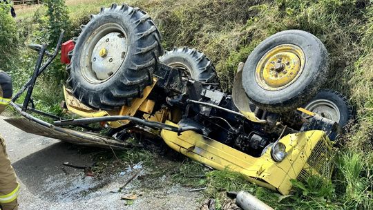 Lubatowa. 44-letni mężczyzna przygnieciony przez traktor [AKTUALIZACJA]