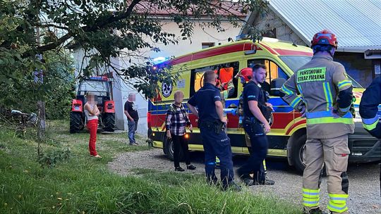 Lubatowa. Mężczyzna przejechany przez traktor