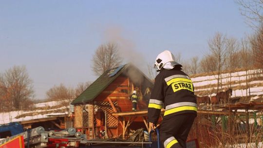 LUBATOWA: Pożar drewnianego budynku