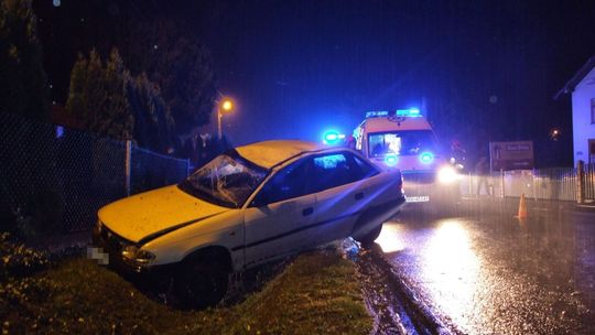 LUBATÓWKA: Pijany wjechał Oplem do rowu