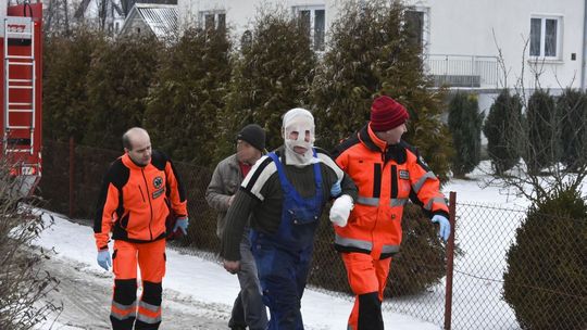 Lubatówka: Pożar garażu. Właściciel ratując dobytek doznał poparzeń